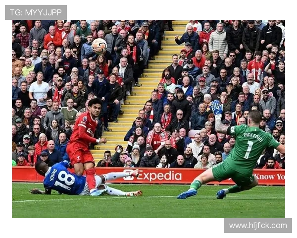 埃弗顿德比现场Tifo重现披头士红蓝传奇